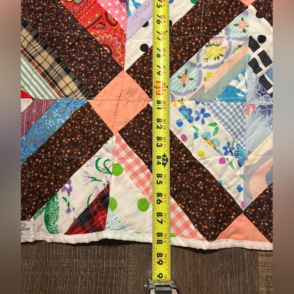 Gorgeous patterned quilt. - Picture 5 of 7